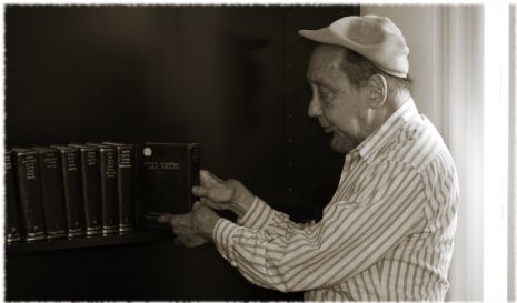 Dreisinger Holtzberg sepia 2.jpg